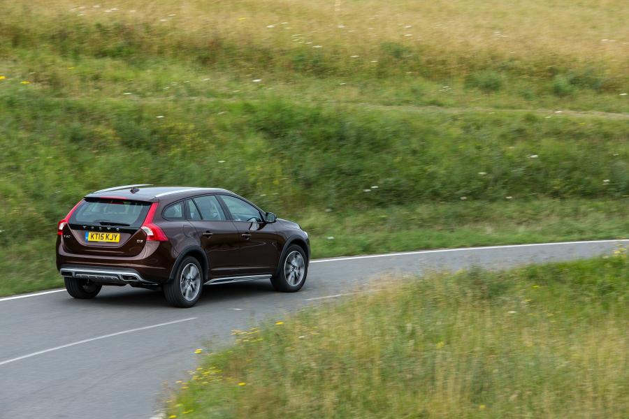  Volvo V60 D3 Cross Country 2015 года  (UK) (фото 3 из 22)